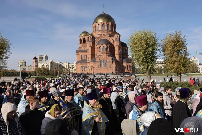 Тысячи волгоградцев собрались, чтобы отметить большой православный праздник | Источник: Алексей Волхонский / V1.RU
