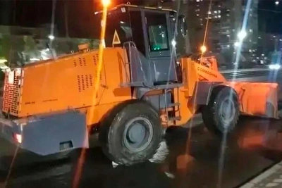 В Череповце ночью улицы убирали 41 спецмашиной