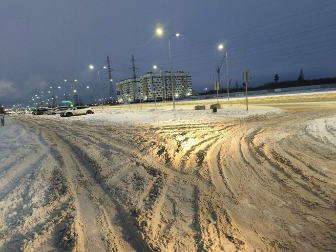 Таким образом выглядит дорога на Северной, 18 | Источник: ЧП Нижневартовск. Происшествия / Телеграм