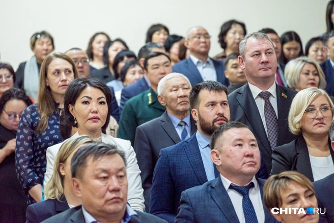 Имена некоторых чиновников на слуху, а вот на фото вы их узнаете? | Источник: Олег Фёдоров / CHITA.RU