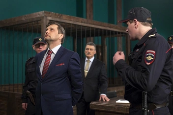 Также актер завоевал симпатии зрителей ролью прокурора Петра Филиппова в сериале «Хорошая жена»