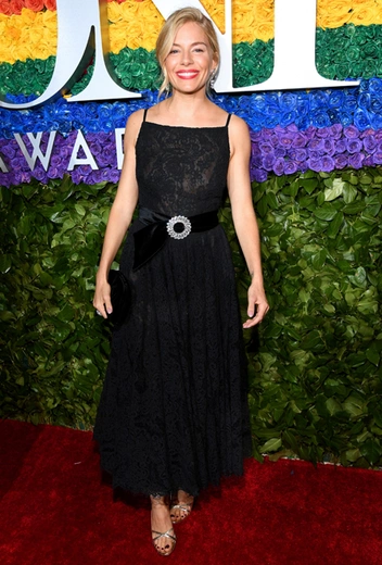 Сиенна Миллер в Нью-Йорке | marieclaire.ru