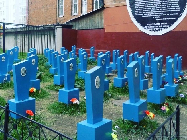 В 2012 году в центре Екатеринбурга появилось «кладбище памятников» | Источник: Эдуард Кубенский