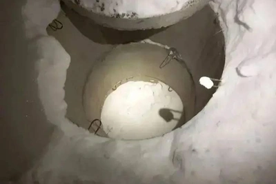 Child injured after falling into open sewer manhole in Surgut