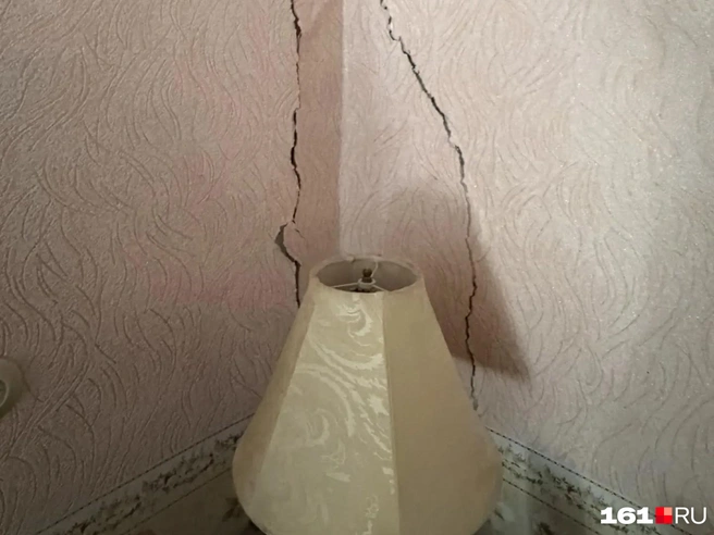 Все строительные конструкции здания находятся в аварийном состоянии | Источник: жители дома