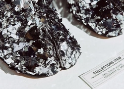 Таби из «стекла»: Maison Margiela представил самую редкую пару. Таких всего 25 по всему миру