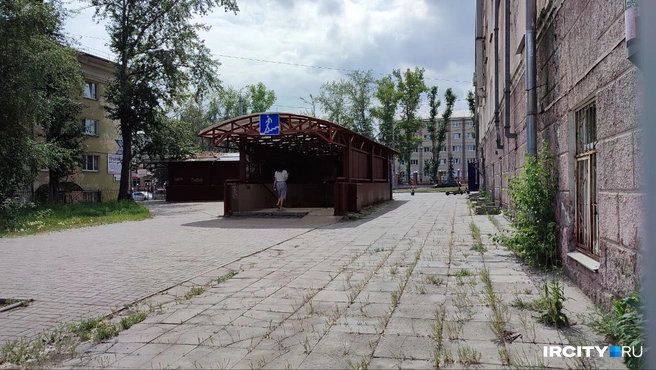 «Пожарка» тоже с подземным переходом — их в городе осталось совсем немного | Источник: Ксения Власова / «ИрСити»