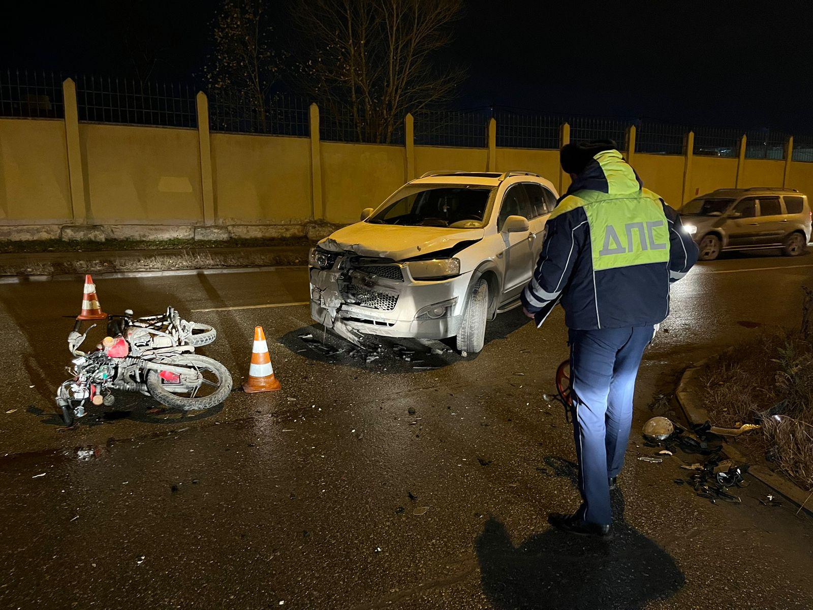 «Мальчик не шевелился». В Екатеринбурге 15-летний подросток на питбайке попал под машину