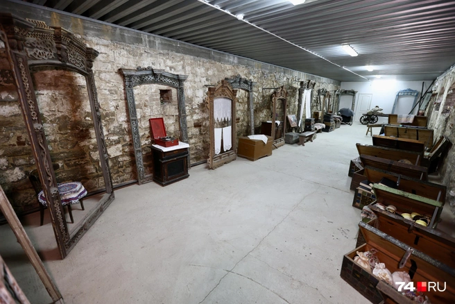 В цоколе решили собирать редкие наличники и другие атрибуты старины | Источник: Наталья Лапцевич / 74.RU