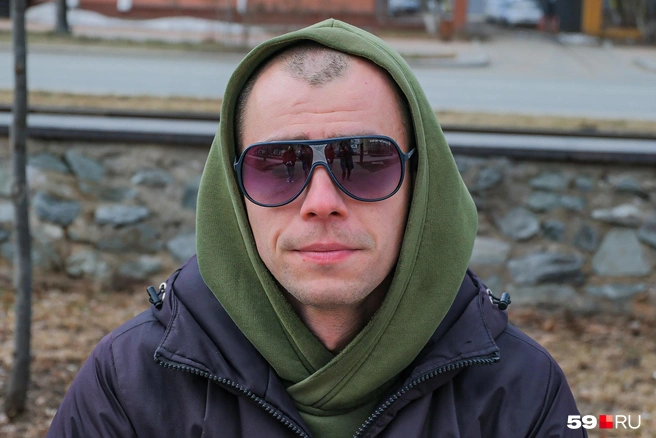 Михаил считает, что есть более полезные дела, чем тусовки в ТЦ | Источник: Тимофей Калмаков / 59.RU