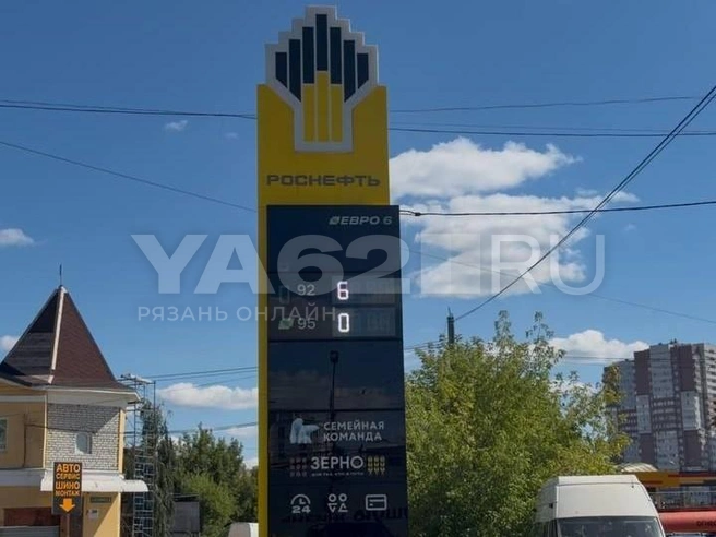 АИ-95 отсутствует, а вот АИ-92 продают по привычной уже цене в 64 рубля | Источник: Дарья Ходосевич / YA62.RU