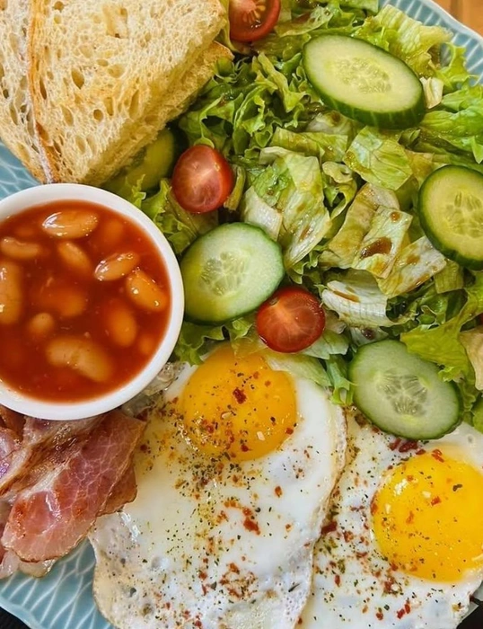 На фото — английский завтрак за 290 рублей | Источник: cafe_pankiss / Instagram.com (экстремистская организация, деятельность запрещена на территории РФ)