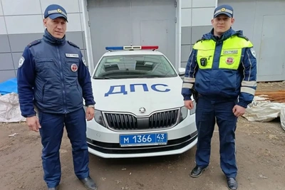 Автоинспекторы Яранска предотвратили возгорание