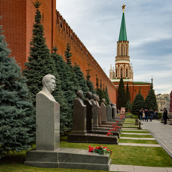 «Внушает трепет»: как выглядит могила Иосифа Сталина