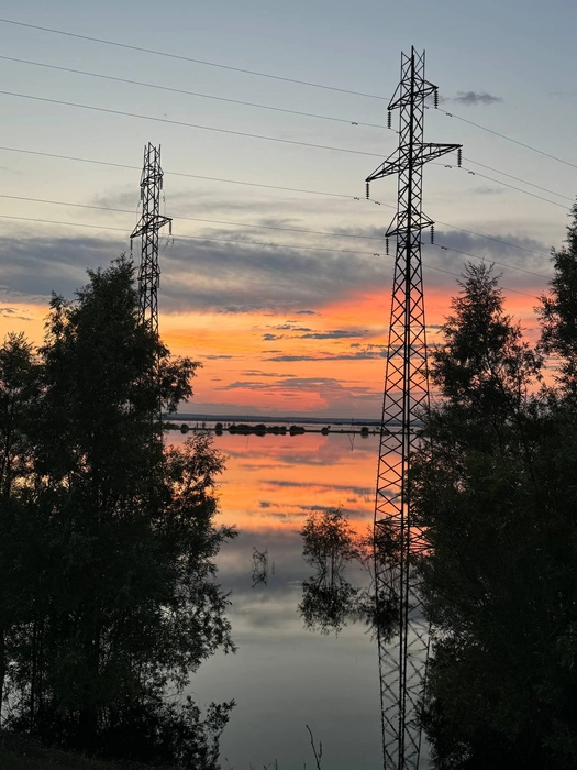 До некоторых населенных пунктов можно добраться только по воде или на вертолете | Источник: Руслан Кухарук / T.me