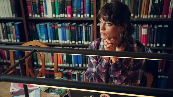 Кадр из сериала «Сексуальное просвещение» | Источник: Кино Mail