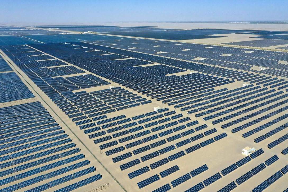 Как выглядит самая большая солнечная ферма в мире | Источник: Getty Images