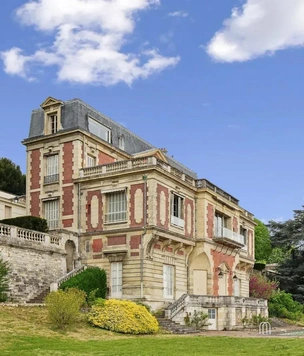 Во Франции продали замок, где родился Людовик XIV, король-Солнце