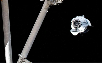 На МКС перестыковали пилотируемый корабль Crew Dragon в преддверии прибытия на станцию его грузовой версии