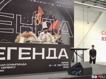 Кусочки цыпленка подаем в масле | Источник: Анастасия Селиверстова / 59.RU