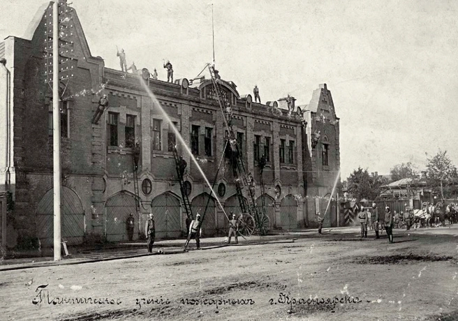 Так здание пожарной команды выглядело примерно в 1910 году | Источник: ookn.ru