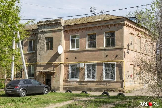 На смену старым двухэтажкам должны прийти современные высотки | Источник: Константин Завриков / V1.RU