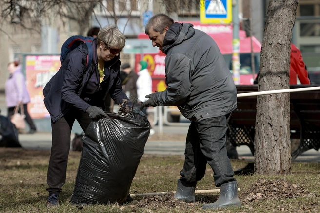 Помочь в уборке улиц и общественных пространств может любой житель города | Источник: Наталья Лапцевич / 74.RU