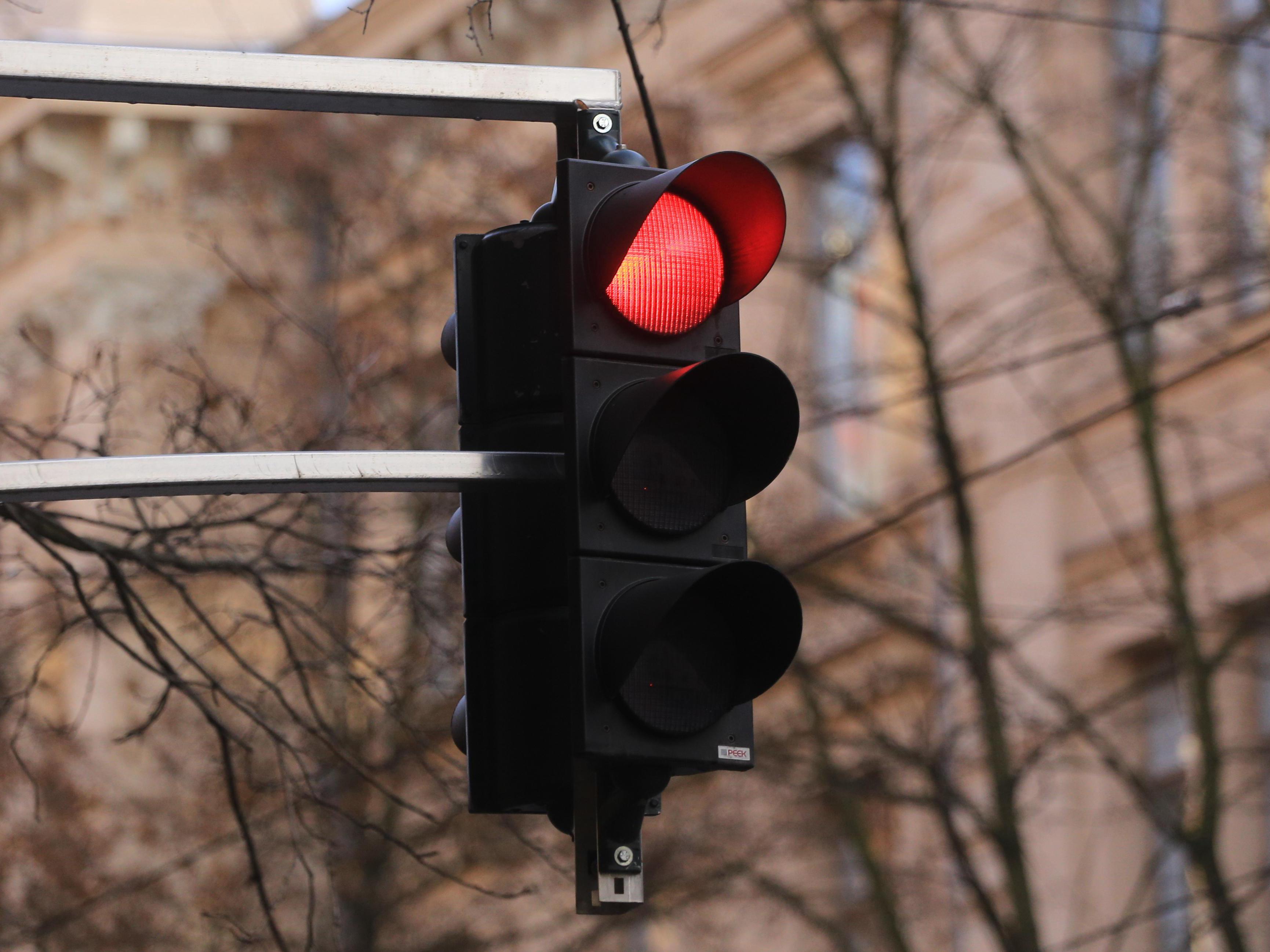 Воронежский водитель маршрутки оштрафован за проезд на красный