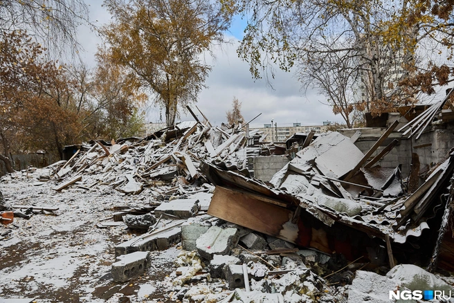 Площадку готовят под новостройки. Уже известно, что на территории построят девять разноэтажных домов от 10 до 30 этажей с подземными и надземными паркингами | Источник: Александр Ощепков / NGS.RU