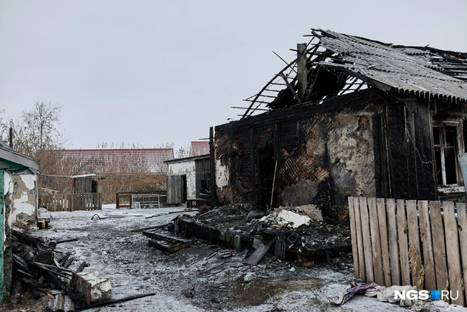 Во дворе много детских игрушек  | Источник: Александр Ощепков / NGS.RU