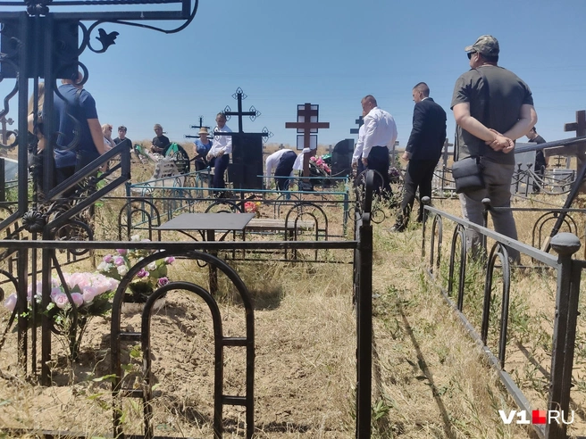 Татьяну похоронили на старом кладбище в Волжском | Источник: Мария Умнова / V1.RU