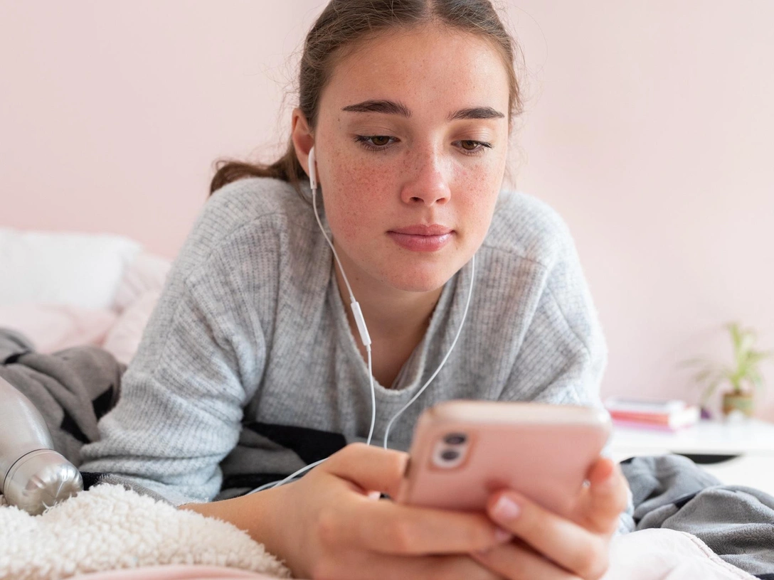 Поколение зумеров: беспомощные дети-гаджеты или гении будущего? | marieclaire.ru