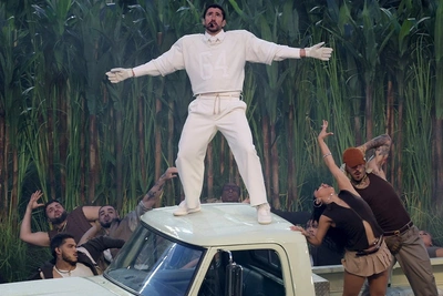 Bad Bunny отмечает 32-й день рождения провокационными фото