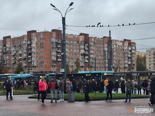 «Вы 230 в очереди». Сервисы такси взвинтили цены на фоне коллапса в метро | Источник: читатель «Фонтанки»