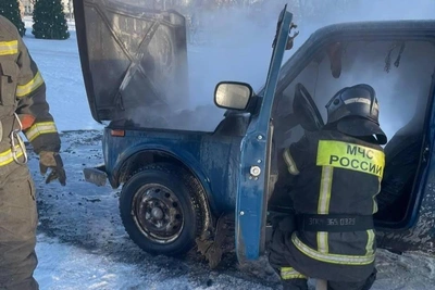 Car Catches Fire on Lenin Square in Orenburg