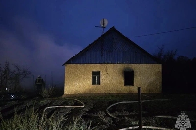 При пожаре в Переволоцком районе погибли женщина и подросток