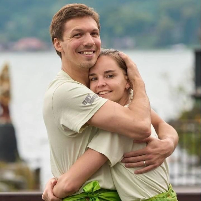 Новички проекта — Дина Аверина и Дмитрий Соклов — уже отстояли свое место на шоу в испытании на вылет | Источник: fridaytv / Instagram (экстремистская организация, деятельность запрещена на территории РФ)