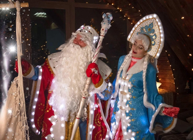 У Деда Мороза всегда с собой конфеты, поясняет Михаил, потому что он волшебник и может кого-то поздравить на улице | Источник: предоставлено Михаилом Топоровым