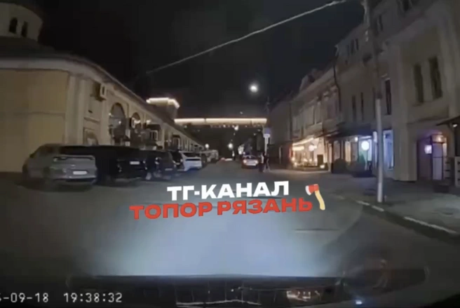 Неизвестный угрожал рязанцам в центре города | Источник: ТОПОР | Новости Рязань / Telegram