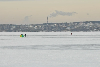 На Шарташе рыбак провалился под лед