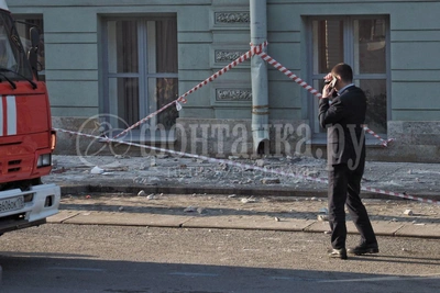 После падения штукатурки на человека заведено дело