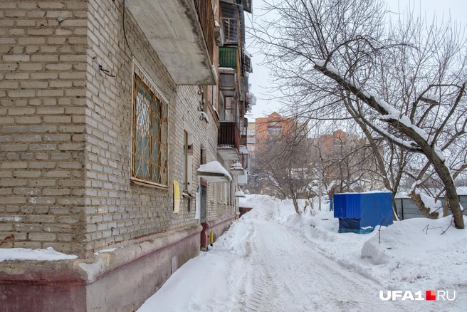 Машины ездили, проход в подъезды расчищен | Источник: Булат Салихов / UFA1.RU