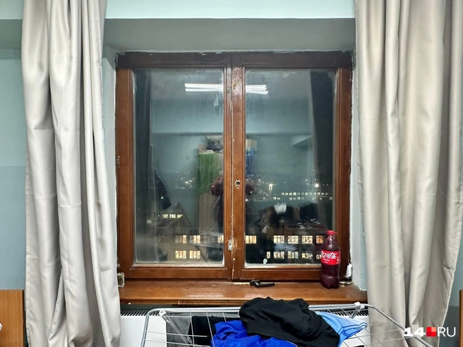 Окно комнаты студента | Источник: Илья Константинов / 14.RU