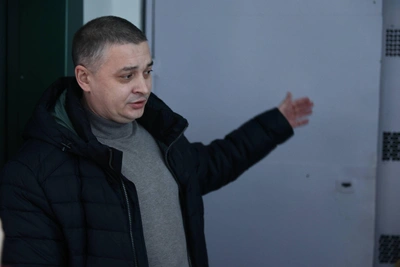 Угрозы ружьем и поджог двери: рассказ соседа о дебоше