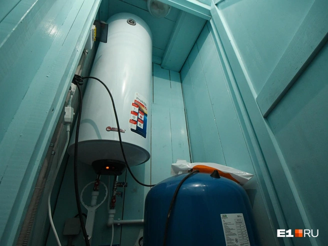 Газовый водонагреватель немного отличается от обычного | Источник: Артём Устюжанин / E1.RU