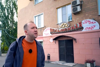 Food Blogger Rates Meals at Volgograd's Oldest Dumpling Spot