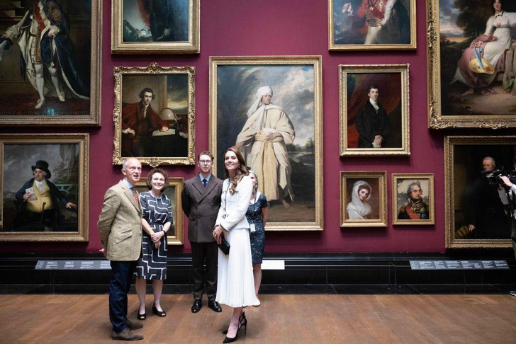 Белая королева: Кейт Миддлтон на открытии Национальной портретной галереи
