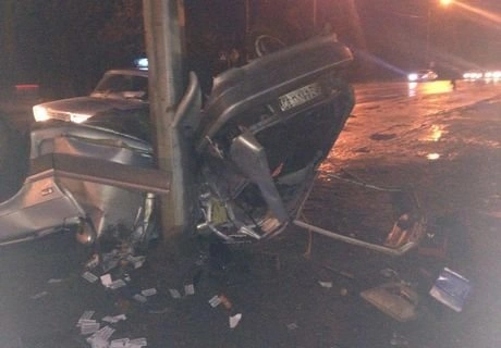 В Рязани ВАЗ перевернулся и врезался в опору ЛЭП | ya62.ru
