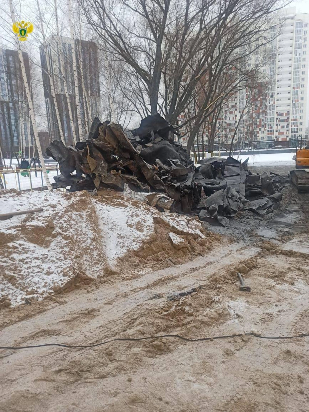 В столице незаконно засыпали Москву-реку: прокуратура проверяет компанию,  которая выполняла контракт за 12 миллионов рублей, баржу не могут достать  со дна, что известно - 7 декабря 2023 - МСК1.ру