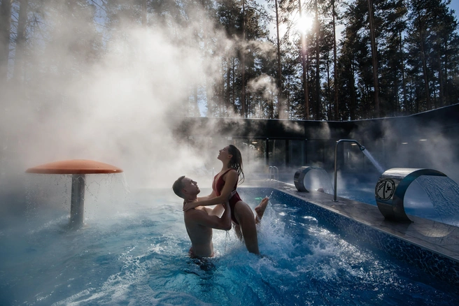 От холода посетителей бассейна «Хвои» защищает паровая «шапка» | Источник: «Хвоя»